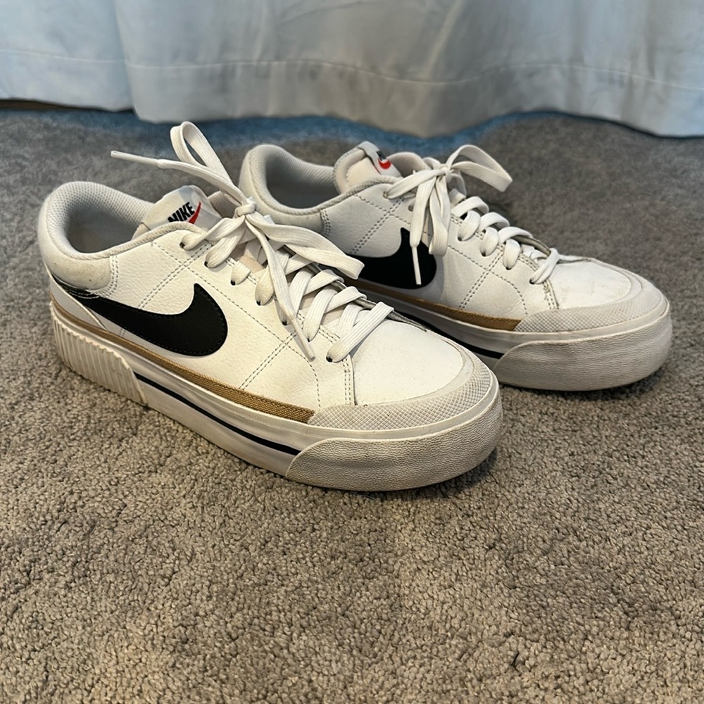 Women's Nike sneakers 8.5